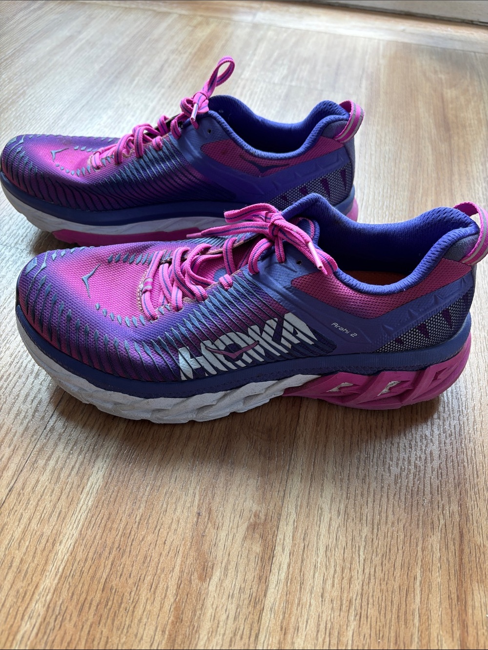 HOKA ONE ONE ARAHI 2 Size 10 - Picture 2 of 6
